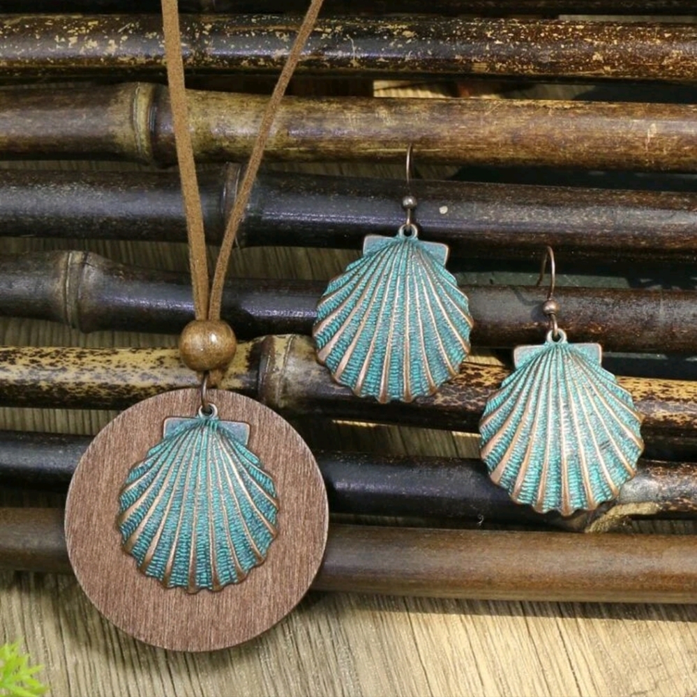 🍉5 for $25* Seashell Necklace & Earrings
